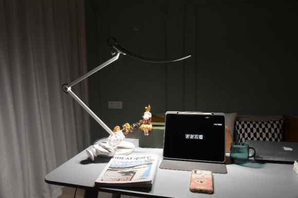 智能阅读台灯推荐，伴你舒适阅读的精致好物